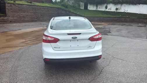 Oxford White 2014 Ford Focus SE