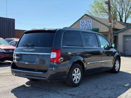 2012 Chrysler Town & Country Touring