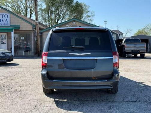 2012 Chrysler Town & Country Touring