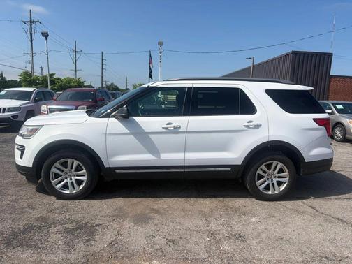 White 2018 Ford Explorer XLT