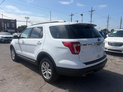 White 2018 Ford Explorer XLT