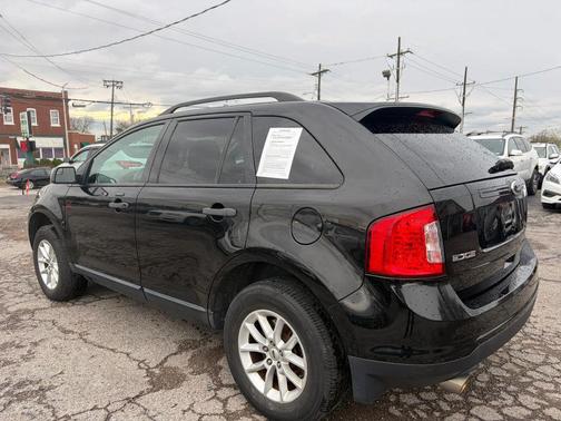 Tuxedo Black Metallic 2014 Ford Edge SE