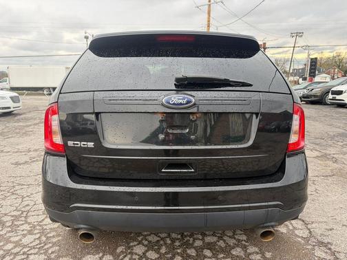 Tuxedo Black Metallic 2014 Ford Edge SE