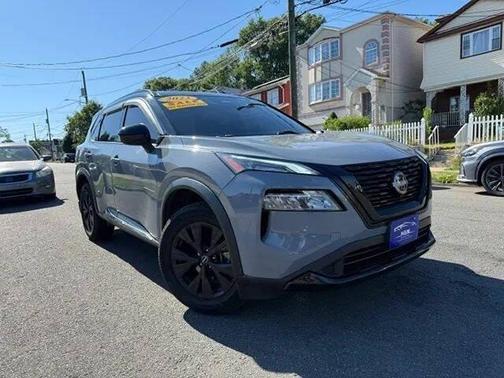 Boulder Gray Pearl/Super Black 2023 Nissan Rogue SV