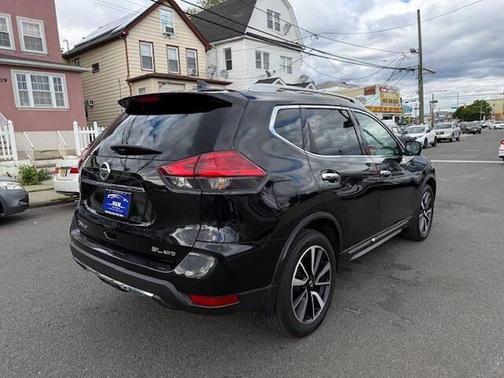Magnetic Black 2017 Nissan Rogue SL