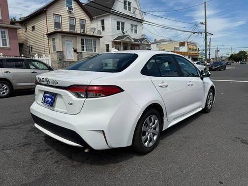 Super White 2022 Toyota Corolla LE
