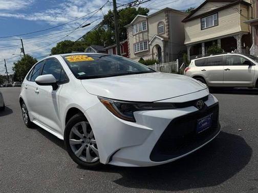 Super White 2022 Toyota Corolla LE