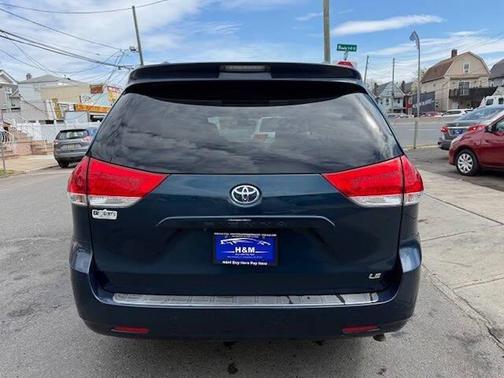 2011 Toyota Sienna LE