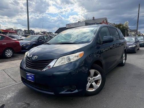 2011 Toyota Sienna LE