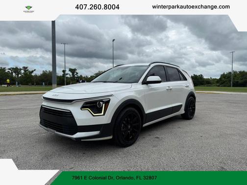 Snow White Pearl 2024 Kia Niro LX