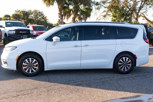 2021 Chrysler Pacifica Touring L