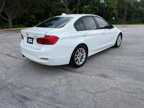 White 2017 BMW 320 i