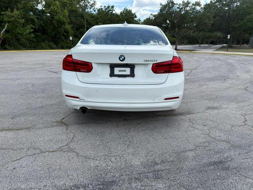White 2017 BMW 320 i
