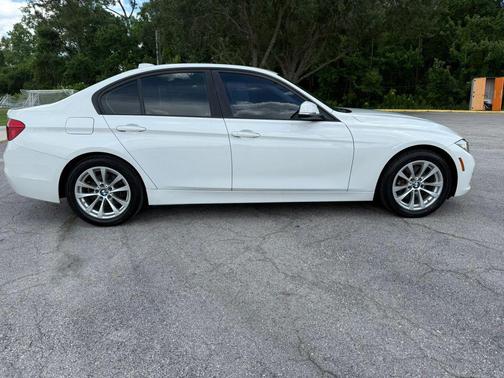 White 2017 BMW 320 i