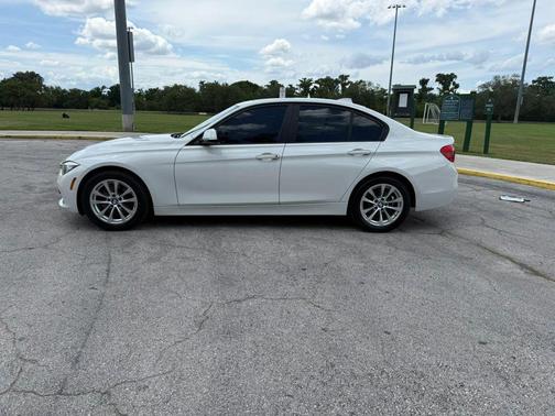 White 2017 BMW 320 i