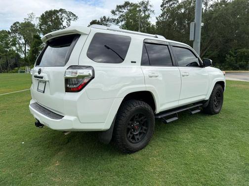 Super White 2018 Toyota 4Runner SR5