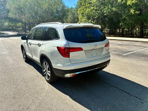 White Diamond Pearl 2017 Honda Pilot Elite