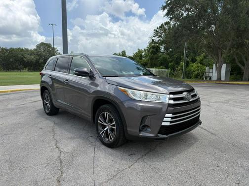 Grey 2017 Toyota Highlander LE I4