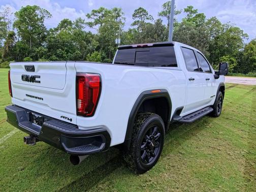 Summit White 2023 GMC Sierra 2500 AT4