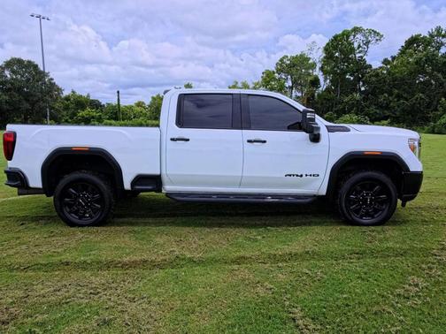 Summit White 2023 GMC Sierra 2500 AT4