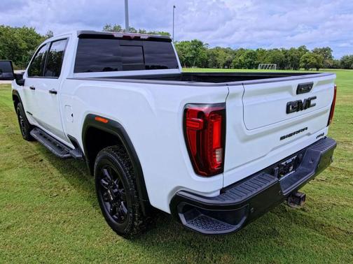 Summit White 2023 GMC Sierra 2500 AT4