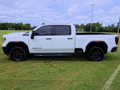 Summit White 2023 GMC Sierra 2500 AT4