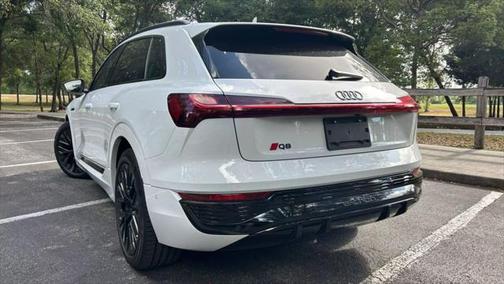 2024 Audi Q8 e-tron Prestige