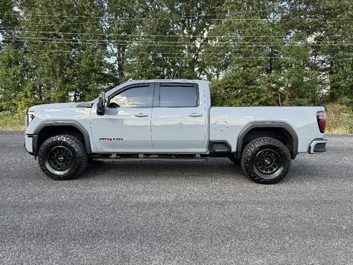 2024 GMC Sierra 2500 AT4