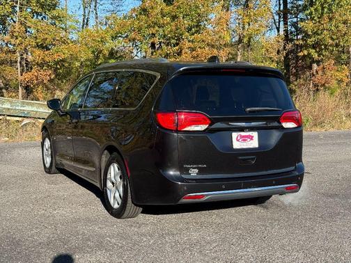 2018 Chrysler Pacifica Touring-L