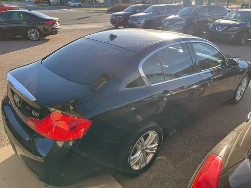 2015 INFINITI Q40 Base