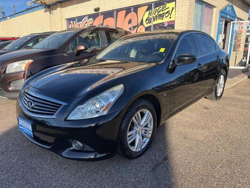 2015 INFINITI Q40 Base