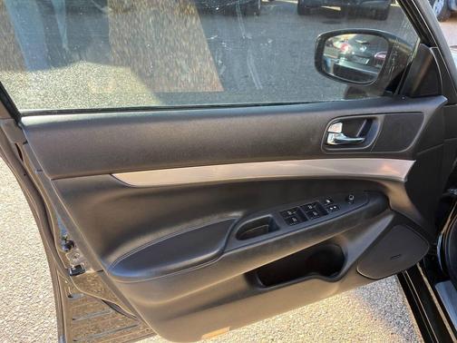 2015 INFINITI Q40 Base