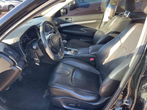 2015 INFINITI Q40 Base