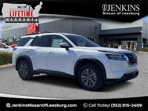 2025 Nissan Pathfinder SV