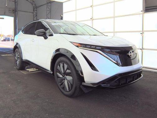 2t Wht Blk Roof 2025 Nissan ARIYA EVOLVE+