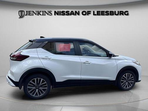 Aspen White / Super Black 2024 Nissan Kicks SV
