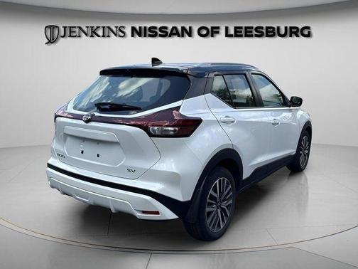 Aspen White / Super Black 2024 Nissan Kicks SV