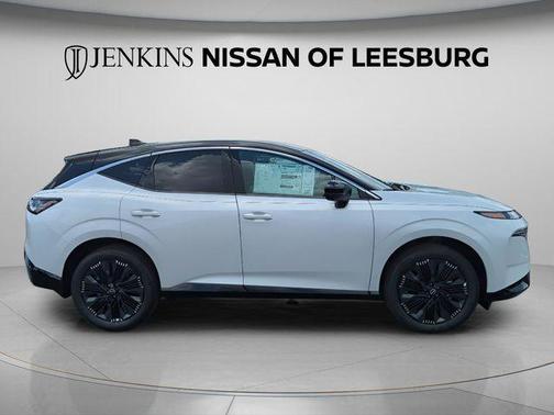 White / Black 2026 Nissan Murano Platinum