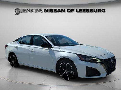 White 2025 Nissan Altima SR