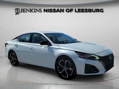 White 2025 Nissan Altima SR