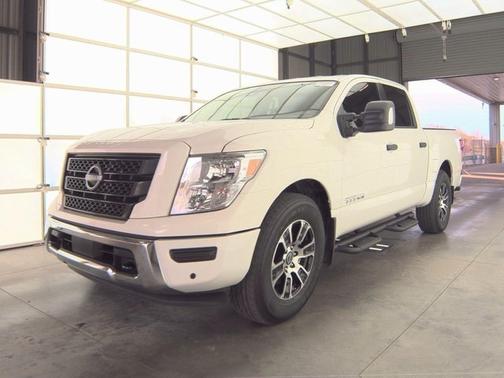 2024 Nissan Titan SV