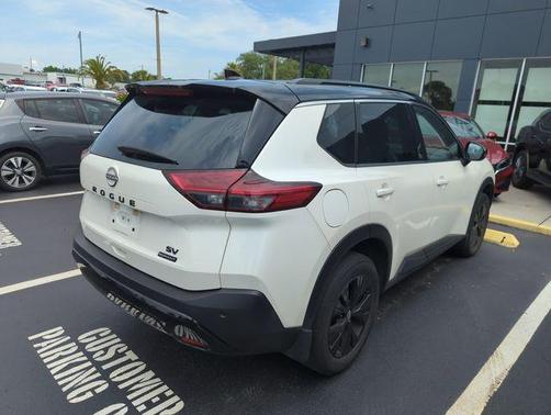 2 Tone White / Black Roof 2023 Nissan Rogue SV