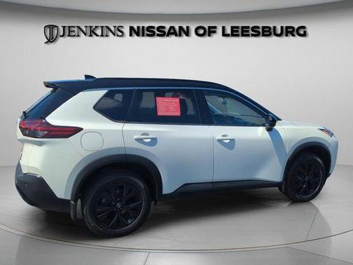 2 Tone White / Black Roof 2023 Nissan Rogue SV