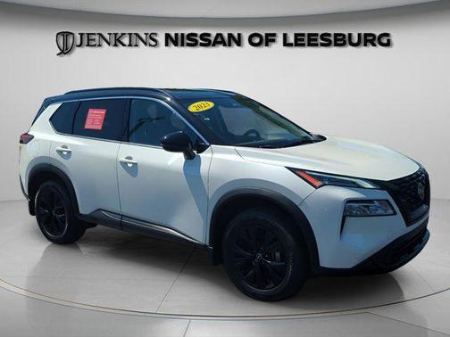 2 Tone White / Black Roof 2023 Nissan Rogue SV
