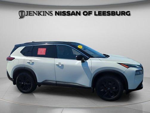 2 Tone White / Black Roof 2023 Nissan Rogue SV
