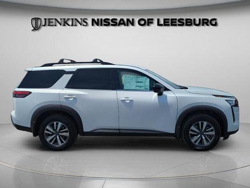 Everest White P 2026 Nissan Pathfinder SL
