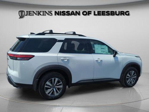 Everest White P 2026 Nissan Pathfinder SL