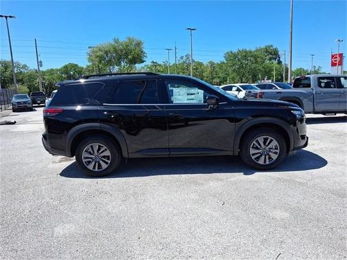 2025 Nissan Pathfinder SV