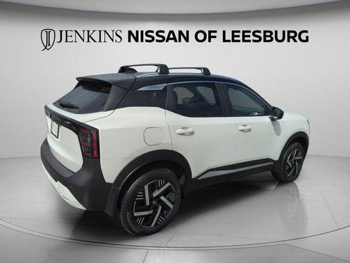 2t Wht Blk Roof 2026 Nissan Kicks SV