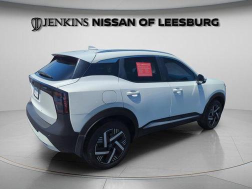 Aspen White Tri 2025 Nissan Kicks SV